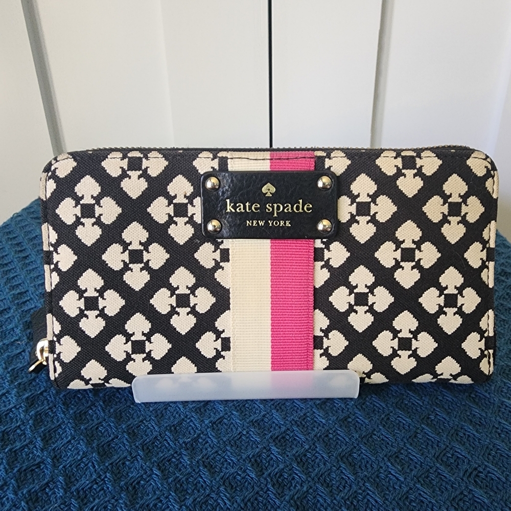 Kate Spade EUC Long wallet pink white stripe